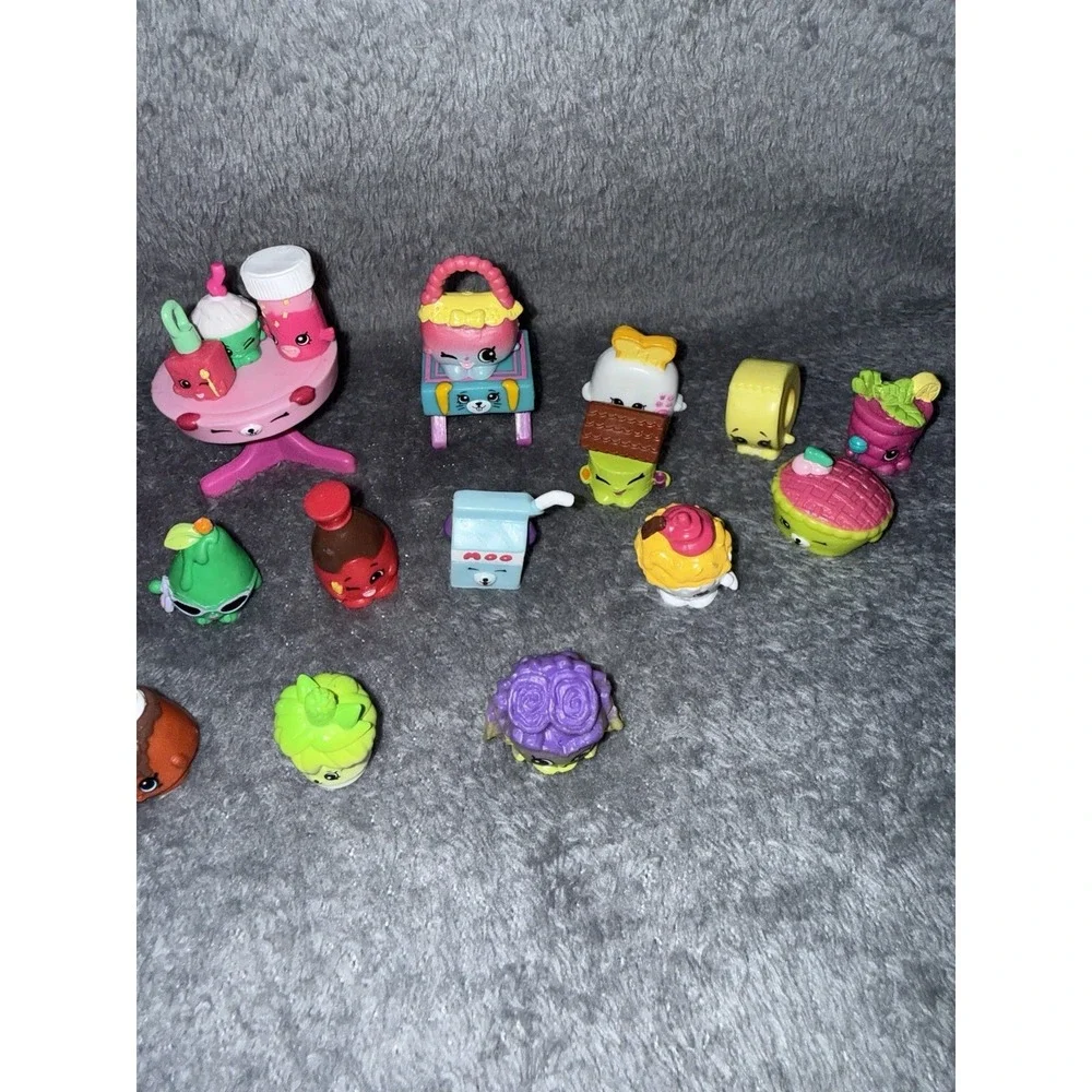 Shopkins Toys Assorted lot of 20 pieces Various Pieces - Picture 4 of 4